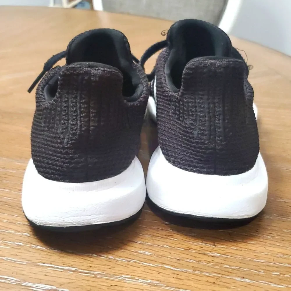 Adidas Lifestyle Cloudfoam Black/White Running Shoe women, Size 6.5